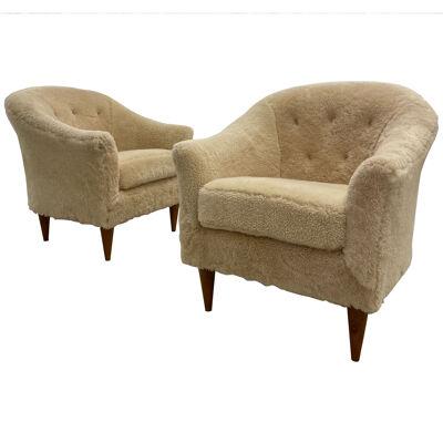 Pair of Mid-Century Modern Italian Lounge Chairs by i4 Mariani, Sheepskin