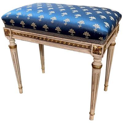 Early 20th Century French Louis XVI Carved and Parcel Gilt Stool