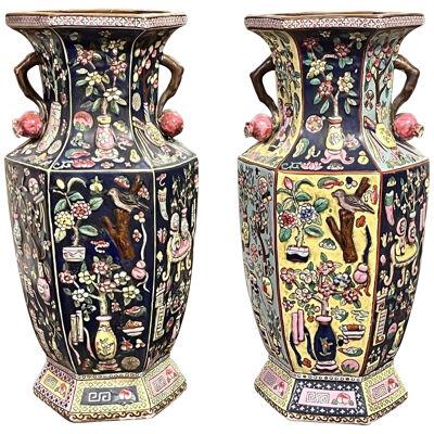 Pair of Vintage Decorative Chinese Export Vases