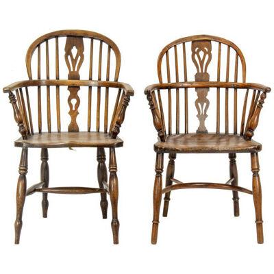 AF2-006: NEAR PAIR OF EARLY 19TH C ENGLISH BOW BACK WINDSOR ARMCHAIRS