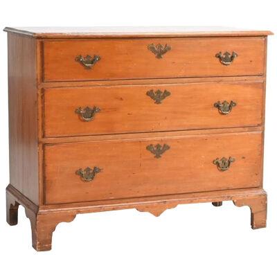 AF4-179: EARLY 19TH CENTURY NEW ENGLAND PINE CHEST OF DRAWERS