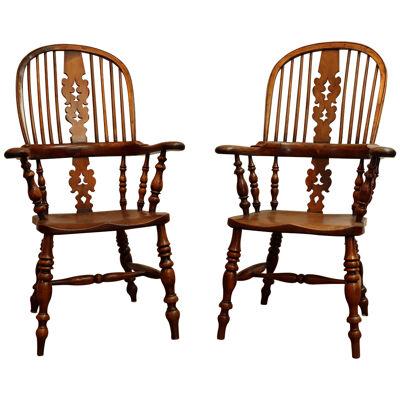 AF2-333: Pair of Early 18th C Yew & Elm English Fiddleback Windsor Armchairs