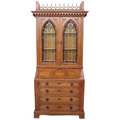 Early 20th Century Italian Gothic Style Solid Oak Wood Cabinet