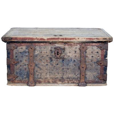 MID 18TH CENTURY SWEDISH PINE CHEST DECORATED WITH LABYRINTH