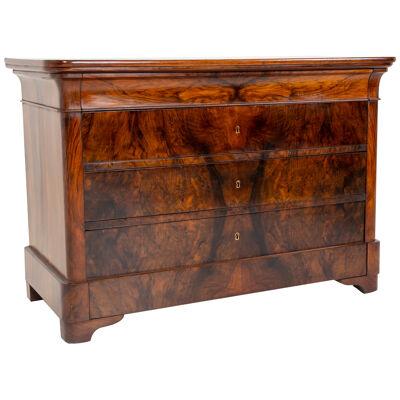 Walnut chest of drawers, mid-19th century