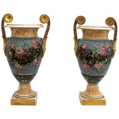 A pair of Russian porcelain urns, early 19th c.
