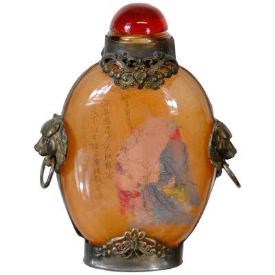 A Chinese snuff bottle 