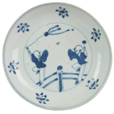 Antique Chinese KoSometsuke 17C Porcelain Ming Transitional Boys flying kite