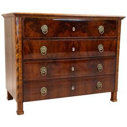 19th Century Biedermeier Nutwood Chest of Drawers/ Commode, Austria ca. 1840