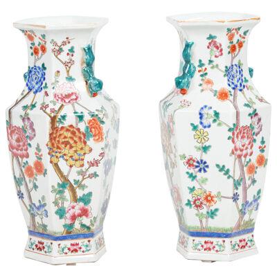 Chinese Qing Dynasty Pair of Vases