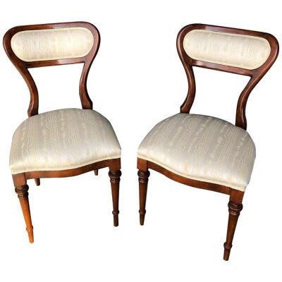 Lot of 2 '800 style maple chairs upholstered in ivory and gold "Moire" fabric 