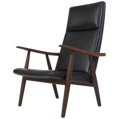 Hans Wegner 260 High-Back Lounge Chairs in New Black Leather, a Pair
