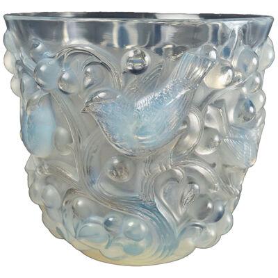 1927 René Lalique - Vase Avallon Opalescent Glass