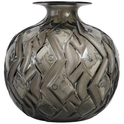 1928 René Lalique - Vase Penthievre Grey Glass