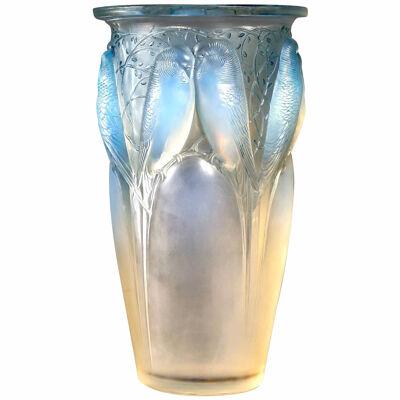 1924 René Lalique - Vase Ceylan Opalescent Glass With Blue Patina