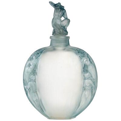 1920 René Lalique - Vase Sirenes Avec Bouchon Figurine Glass with Blue Patina