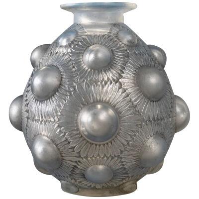 1927 René Lalique - Vase Tournesols Opalescent Glass Grey Patina