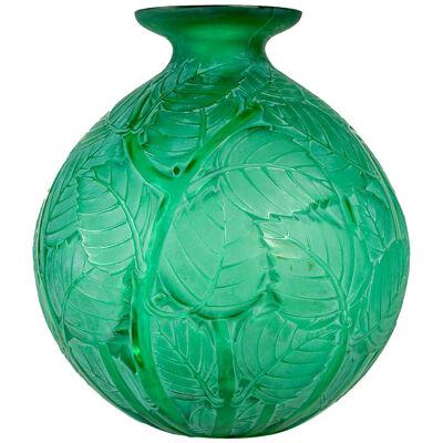 1929 René Lalique - Vase Milan Emerald Green Glass With White Patina