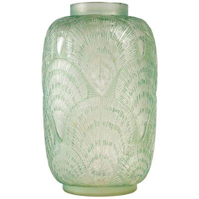 1920 René Lalique - Vase Coquilles Frosted Glass With Green Patina