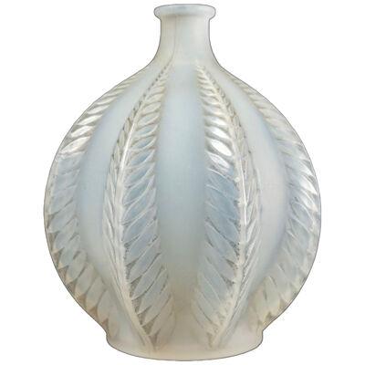 1924 René Lalique - Vase Malines Cased Opalescent Glass With Grey Patina