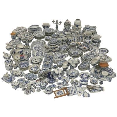 Exceptional 305 Pieces Meissen and Bohemia Zwiebelmuster Porcelain Set 1885-1992