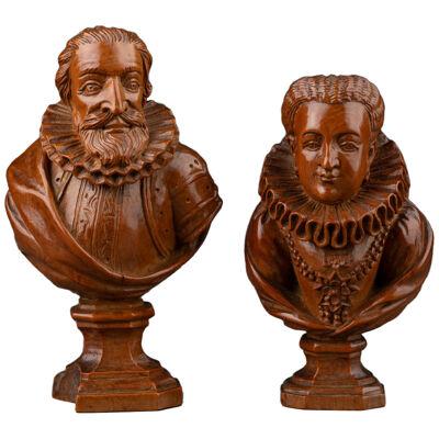 Pair of boxwood busts - France 17th century