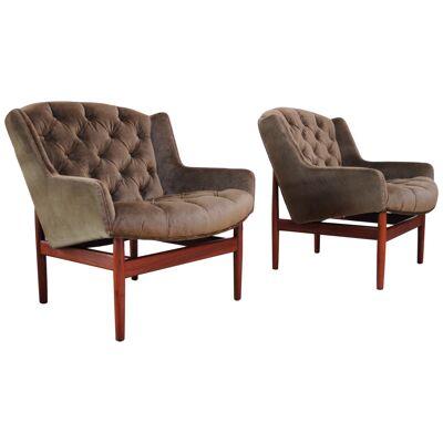 Pair of Jens Risom Model 2137 Walnut "Floating" Lounge Chairs in Olive Velvet