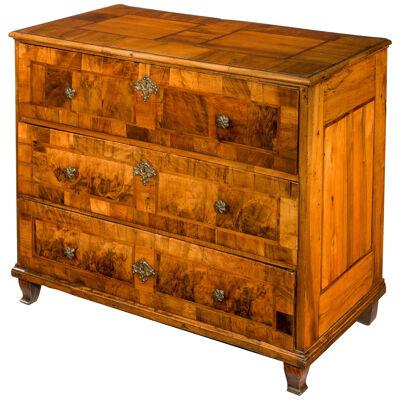 18th century walnut chest of drawers