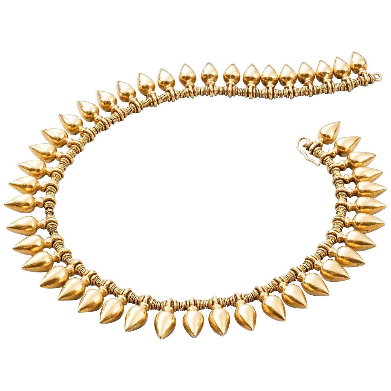 An Elegant Etruscan Revival Gold Necklace