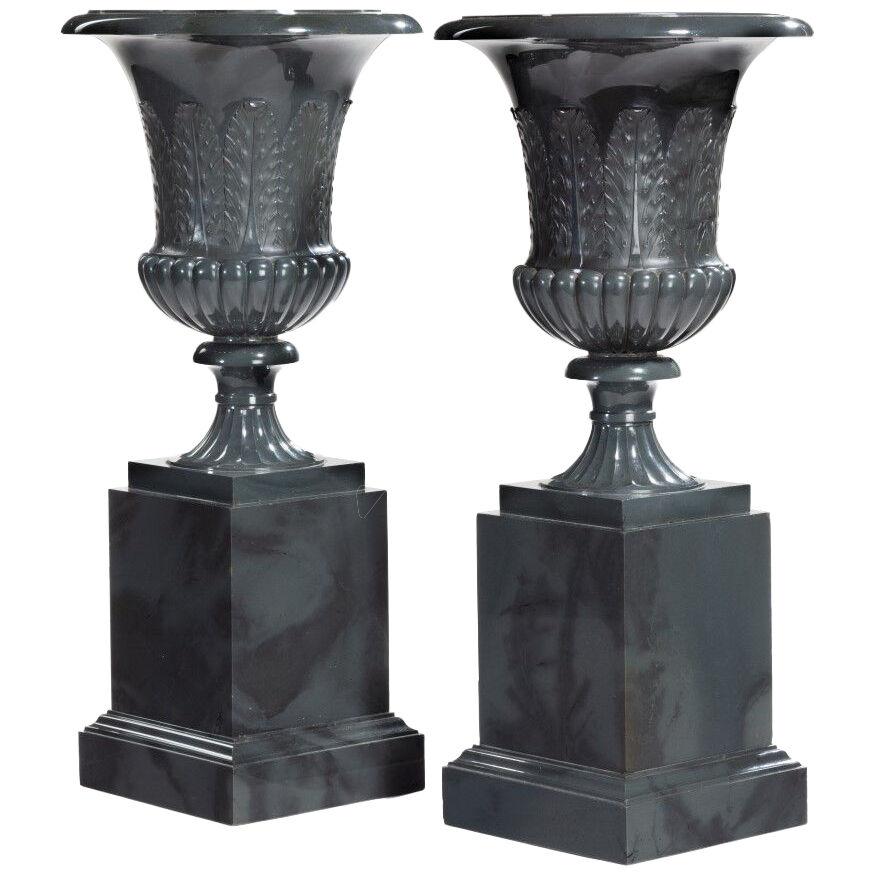 Pair of Kalgan Jasper Medici Vases by the Imperial Lapidary Works
