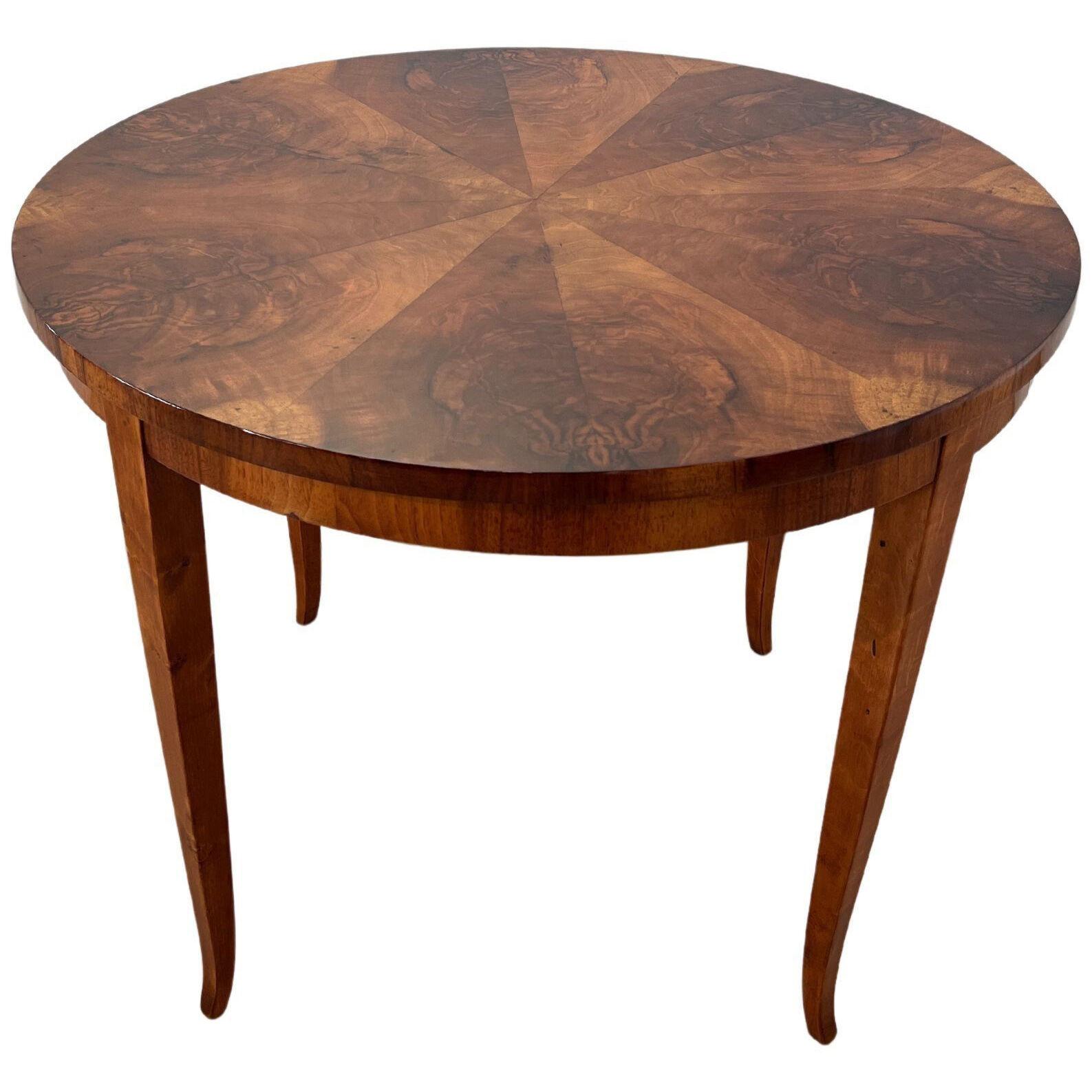 Round Biedermeier Side Table, Walnut Veneer and Beech, South Germany circa 1830