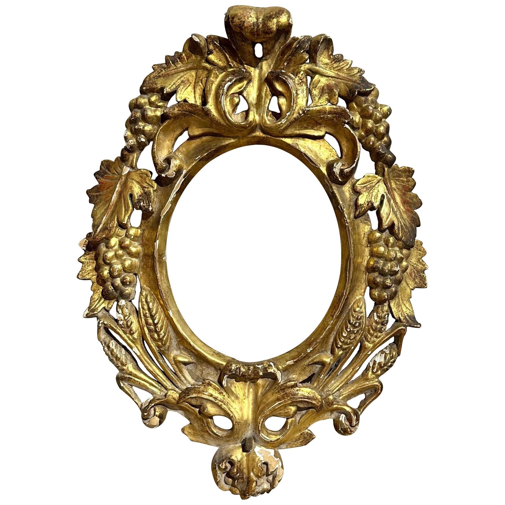 Early 19th Century Italian Carved and Giltwood Oval Frame
