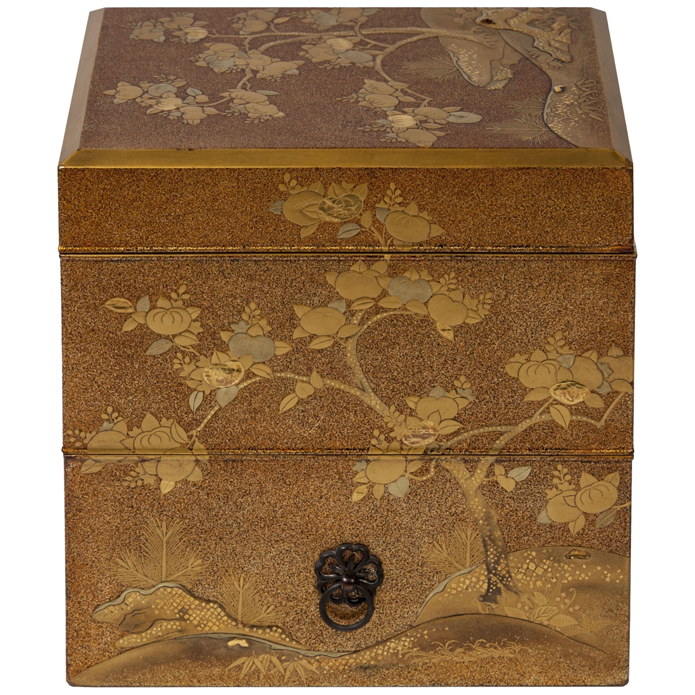 Japanese gold lacquer toilet box (tebako)
