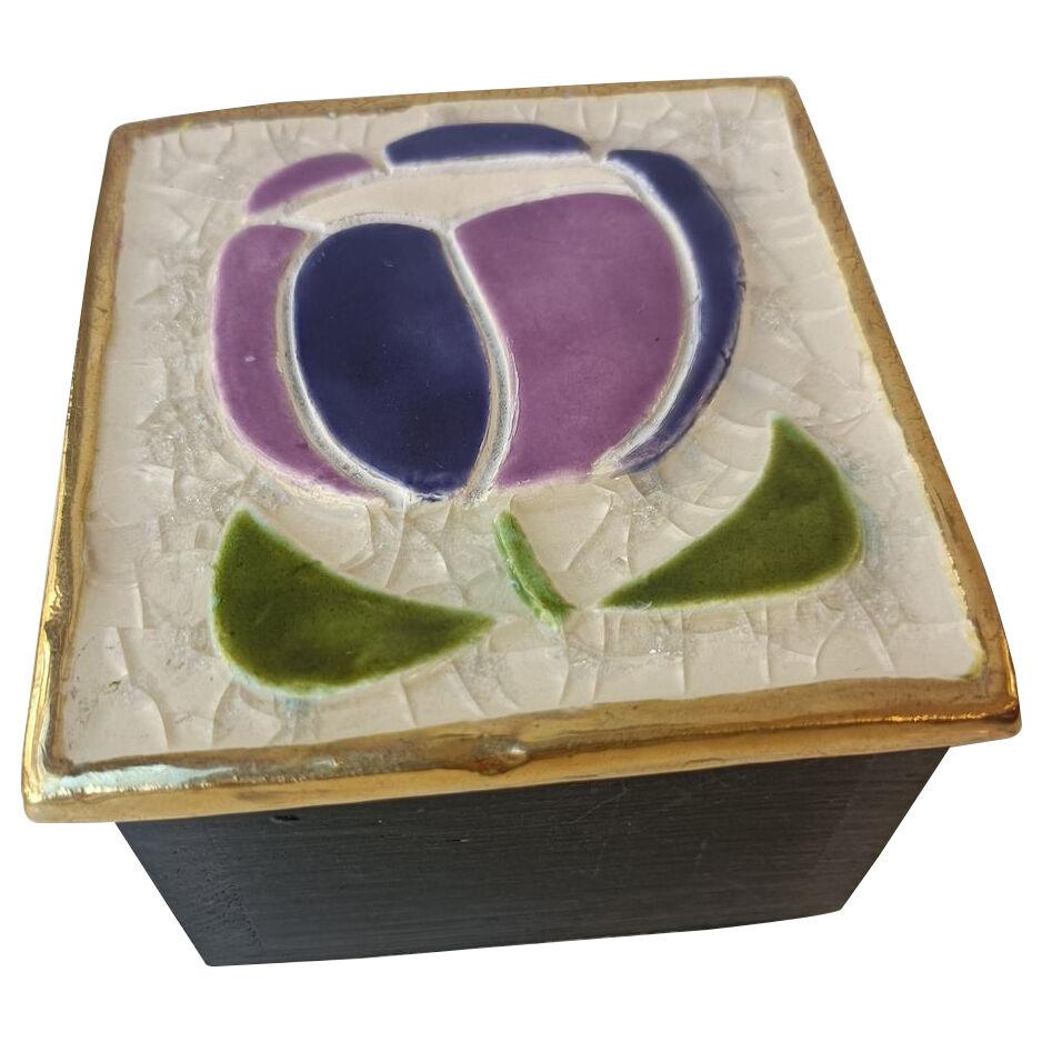 Ceramic box by Mithé Espelt