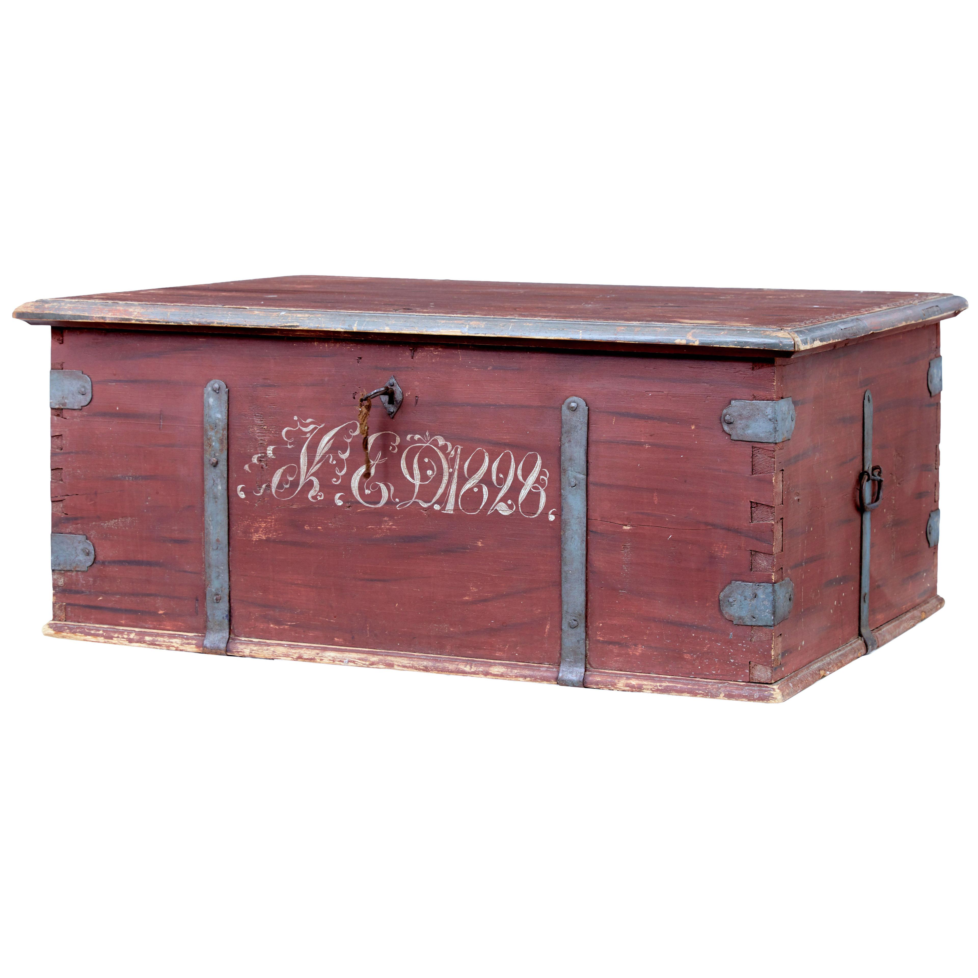 EARLY 19TH CENTURY PAINTED PINE BLANKET BOX