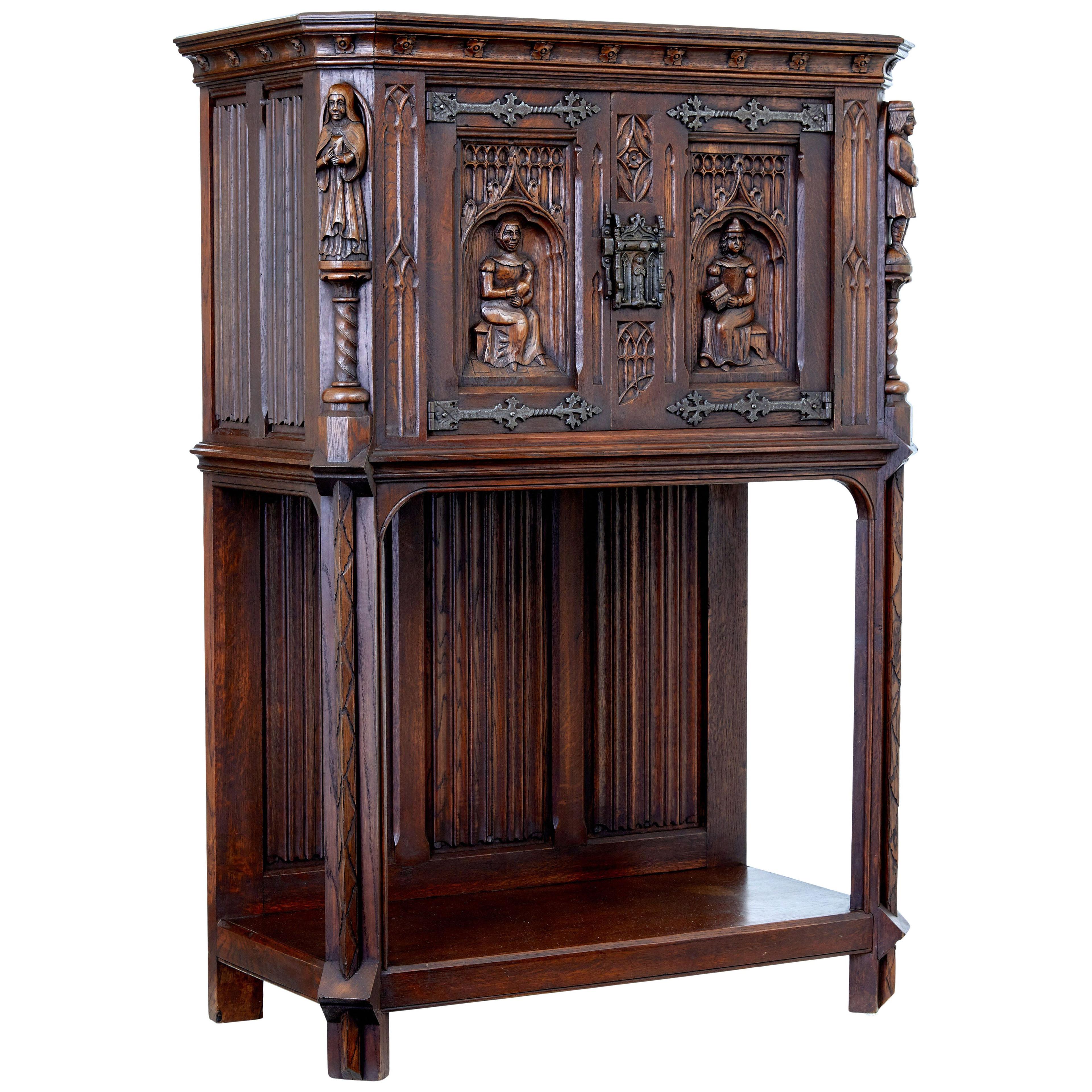 EARLY 20TH CENTURY CARVED OAK RENAISSANCE REVIVAL CUPBOARD