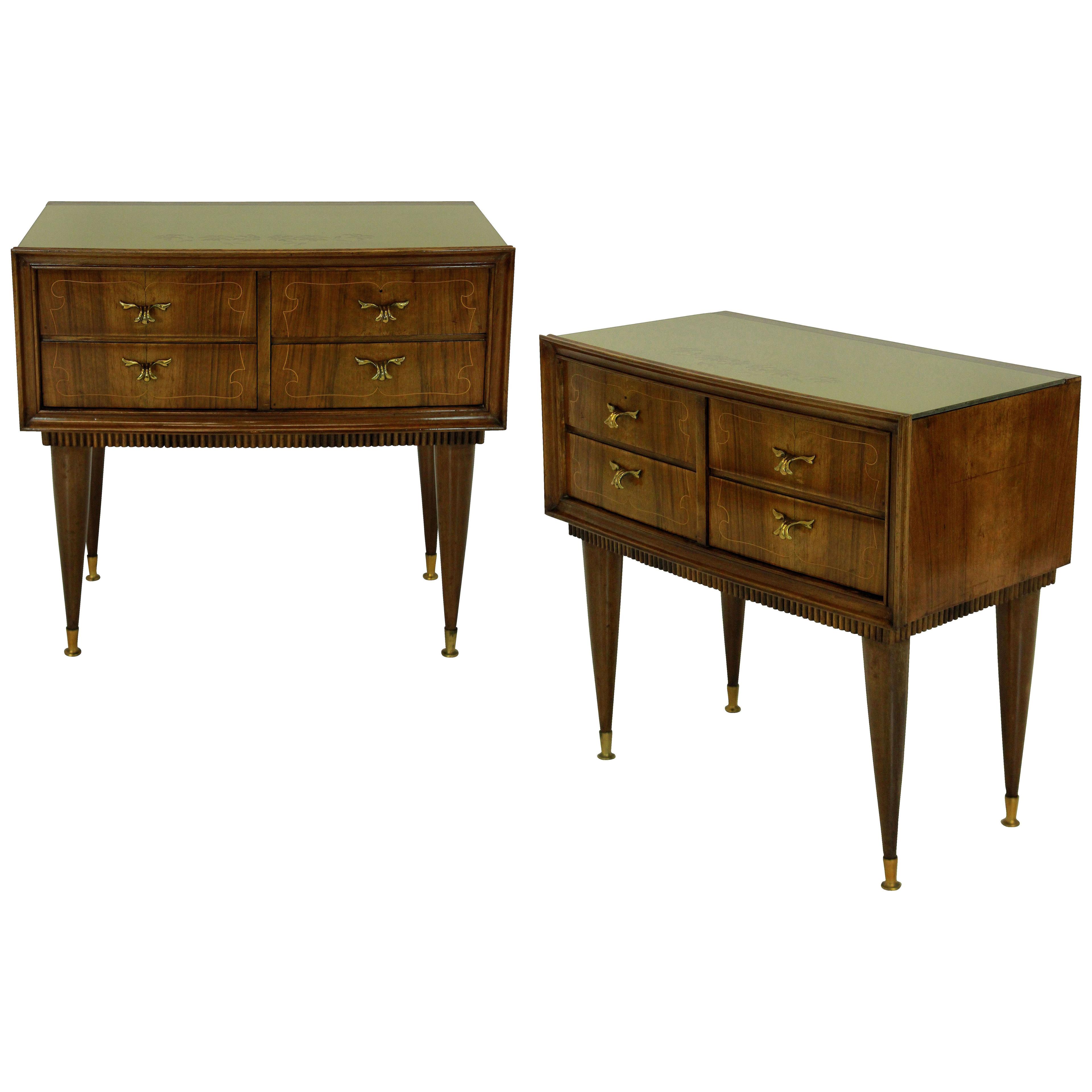 A PAIR OF MID-CENTURY NIGHT STANDS IN WALNUT