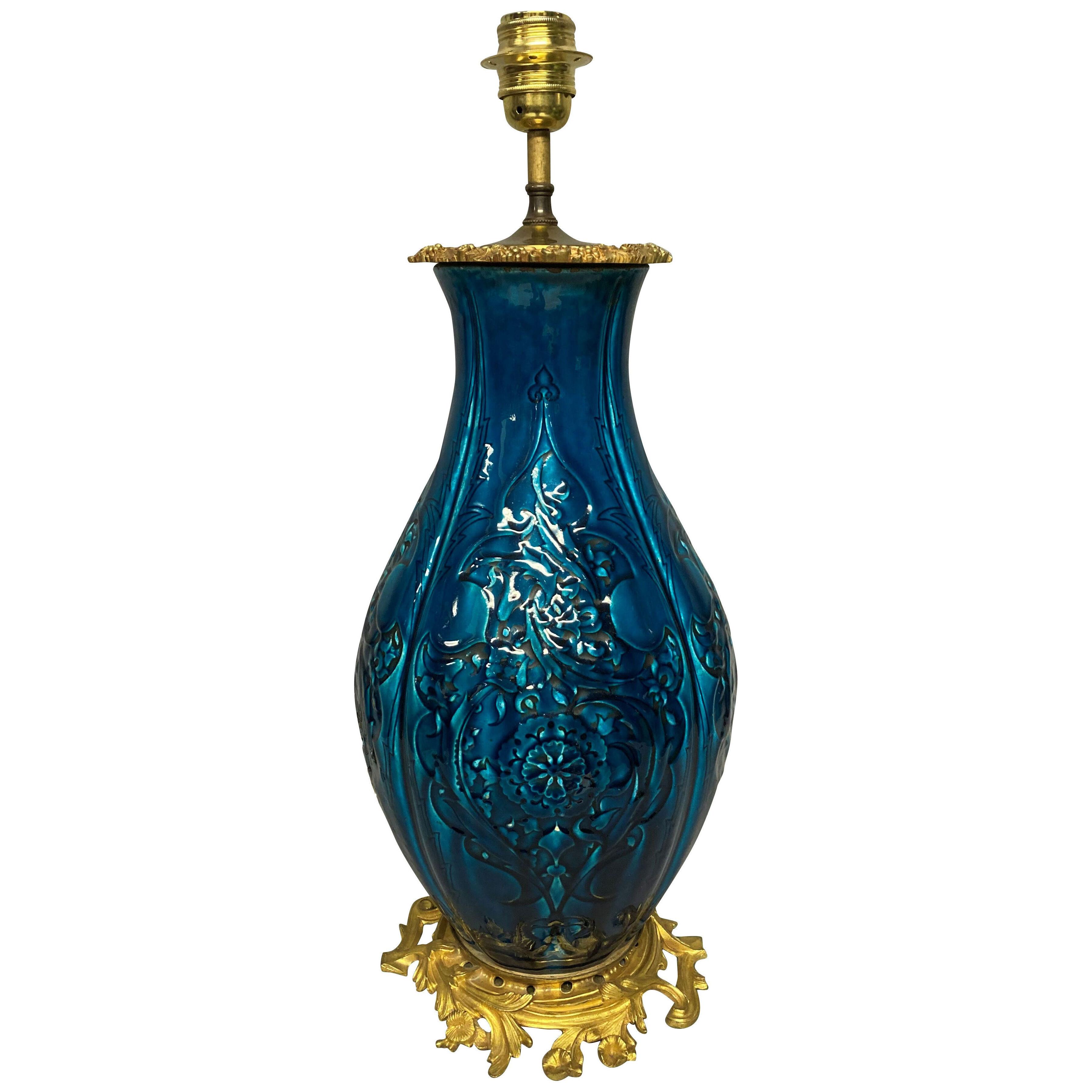 A CHINESE BLUE PORCELAIN & GILT BRONZE MOUNTED LAMP