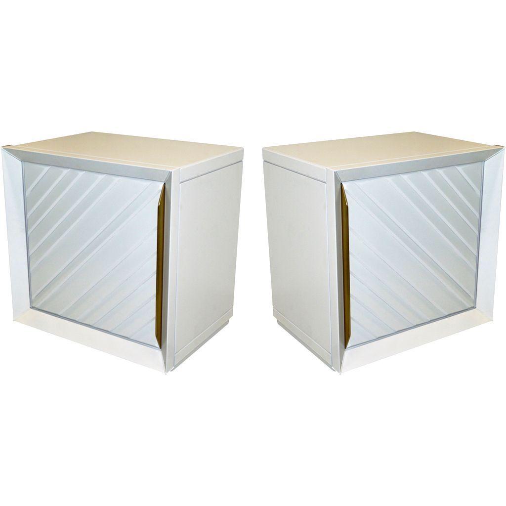 Frigerio 1970s Italian Pair of White Lacquered Wood Side Tables / Nightstands