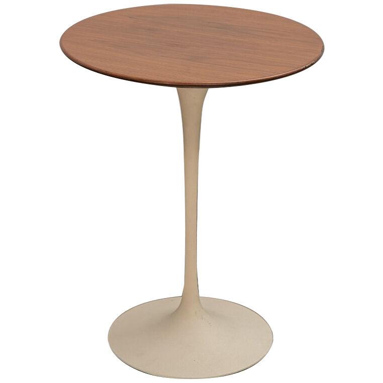 Small Eero Saarinen Tulip Side Table 