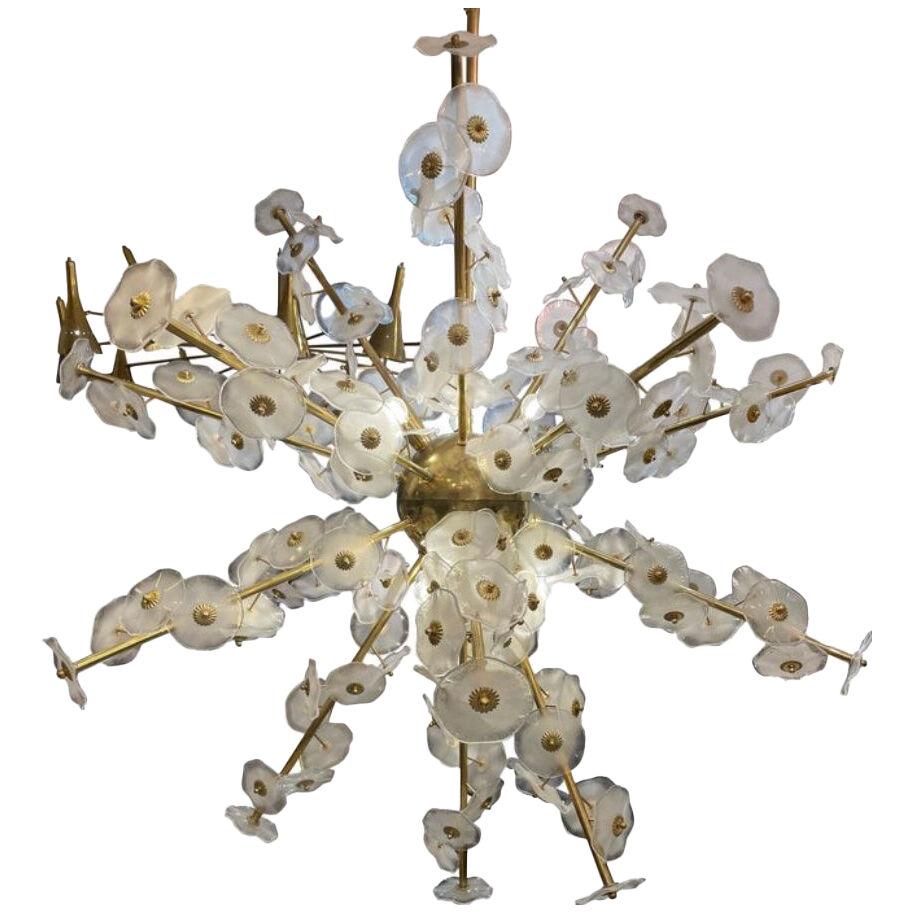 Italian Chandelier in Murano Glass Decorated with White Flowers, circa 1960s