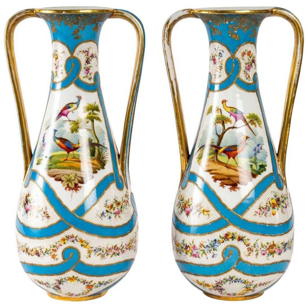 A pair Porcelain of Paris vases, 19 century