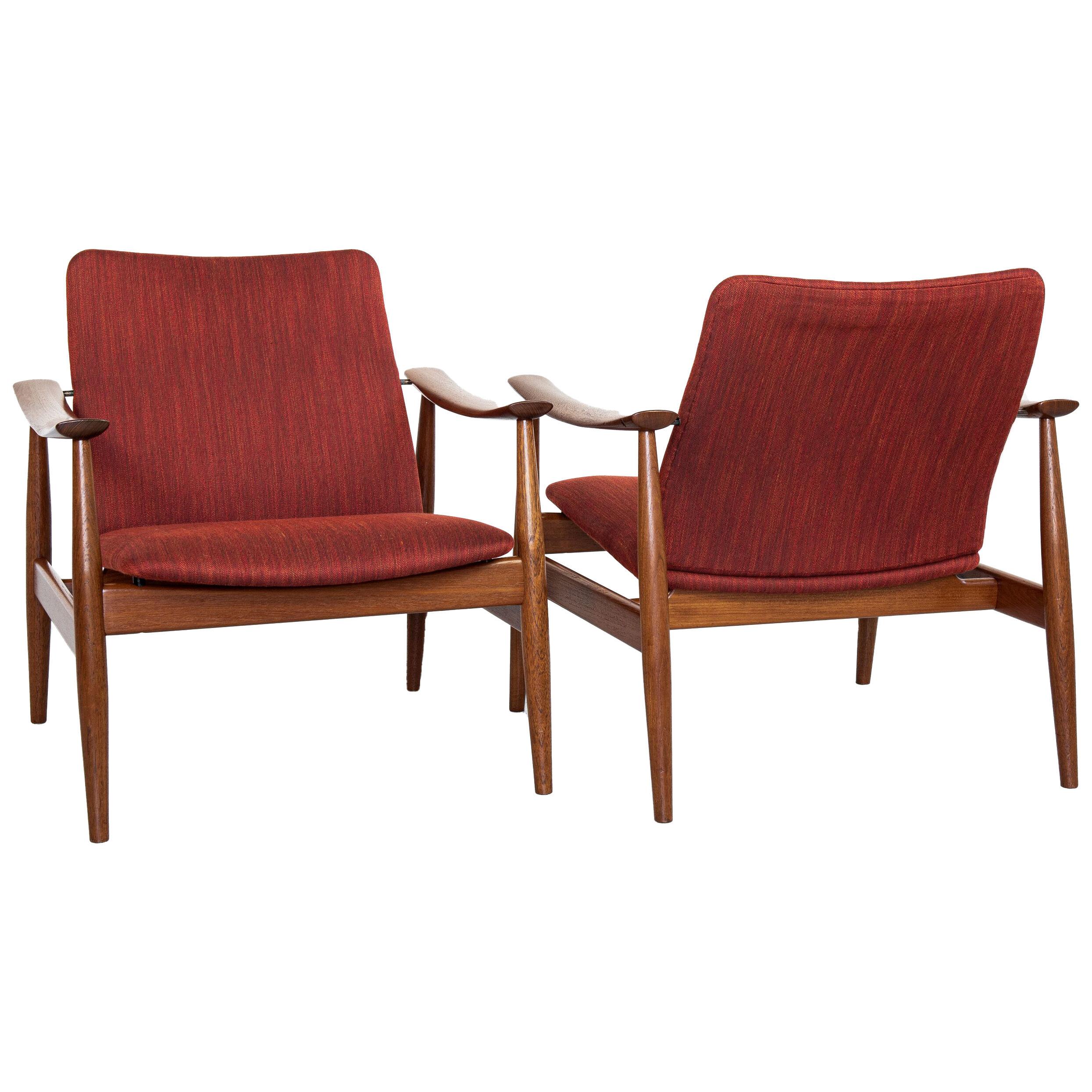 Midcentury Danish pair of easy chairs model 138 by Finn Juhl for France & Søn