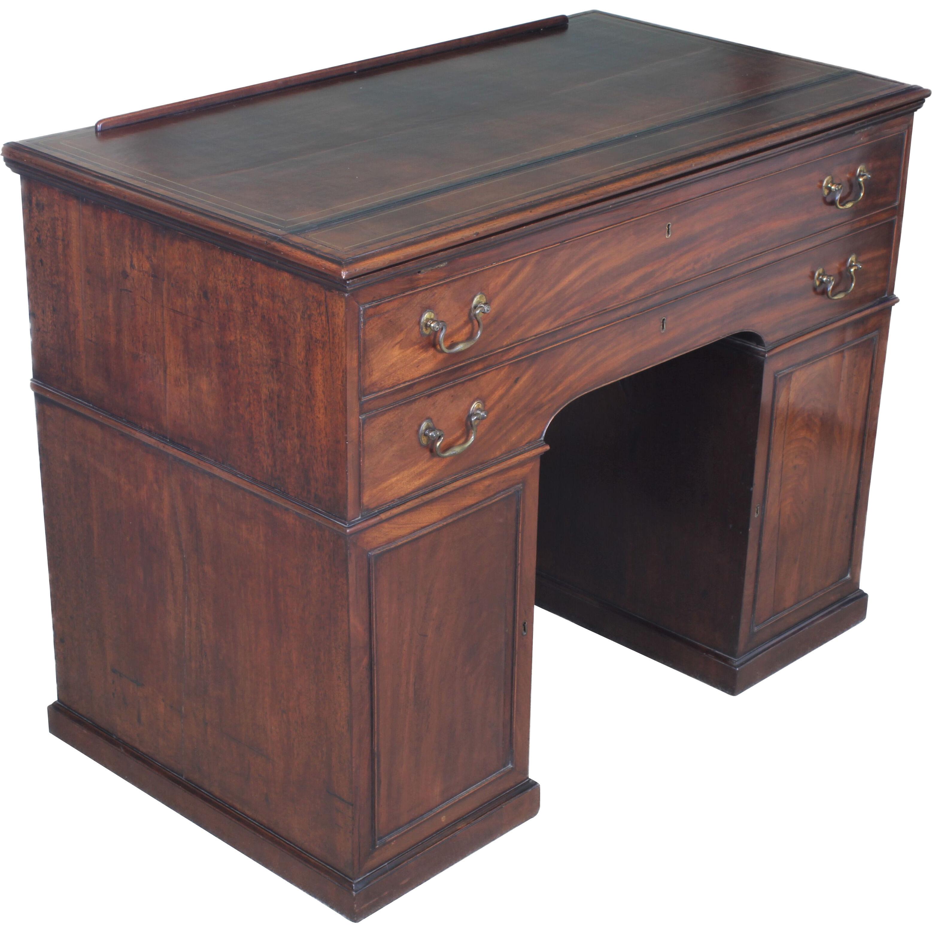 Very fine George III period mahogany Library or Architect's desk