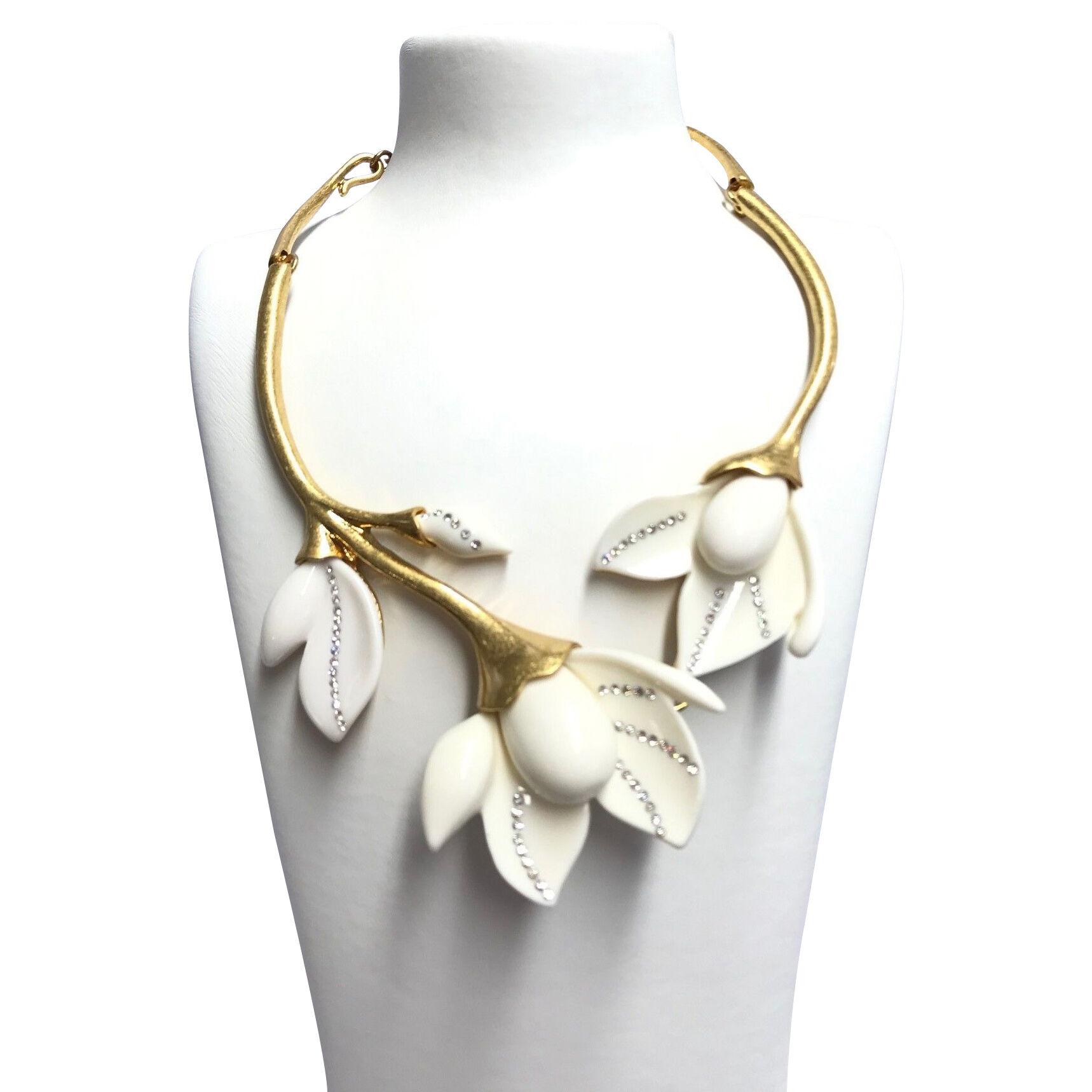 Oscar de la Renta White Flowers Necklace