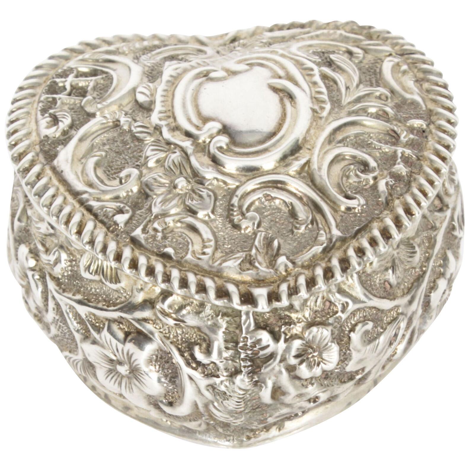 Antique Victorian Sterling Silver Heart Pill Box Henry Matthew Birmingham 1896