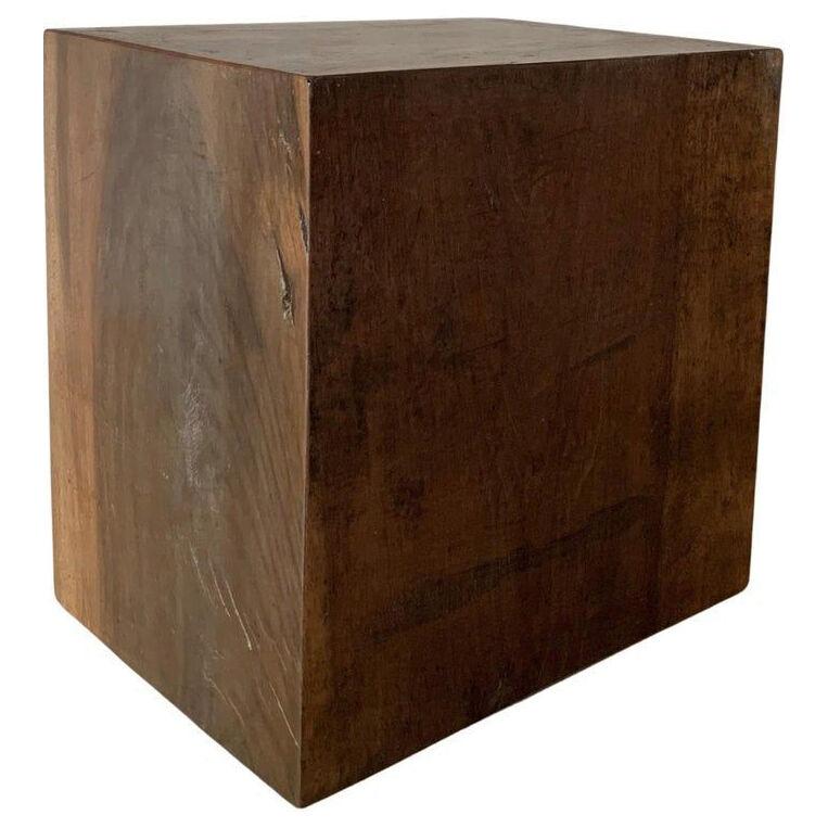 Cube sidetable walnut MED