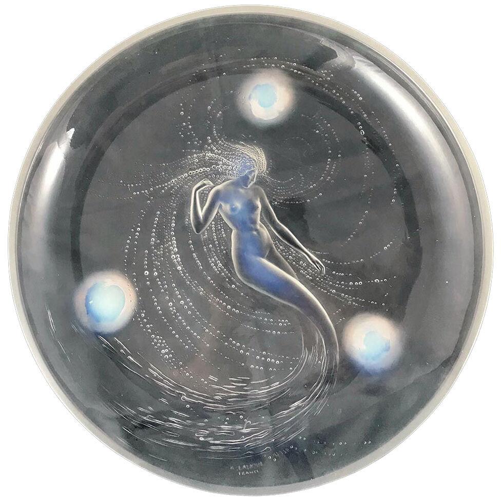 Trepied Sirenes – Art Deco opalescent glass shallow bowl by René Lalique