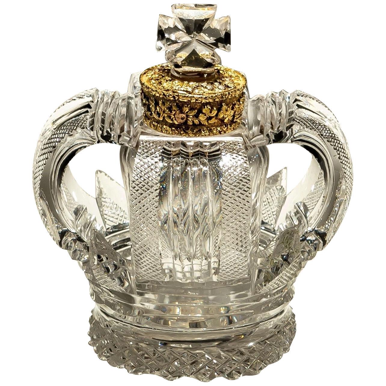 A VERY ELEGANTLY MOUNTED CROWN SCENT BOTTLE