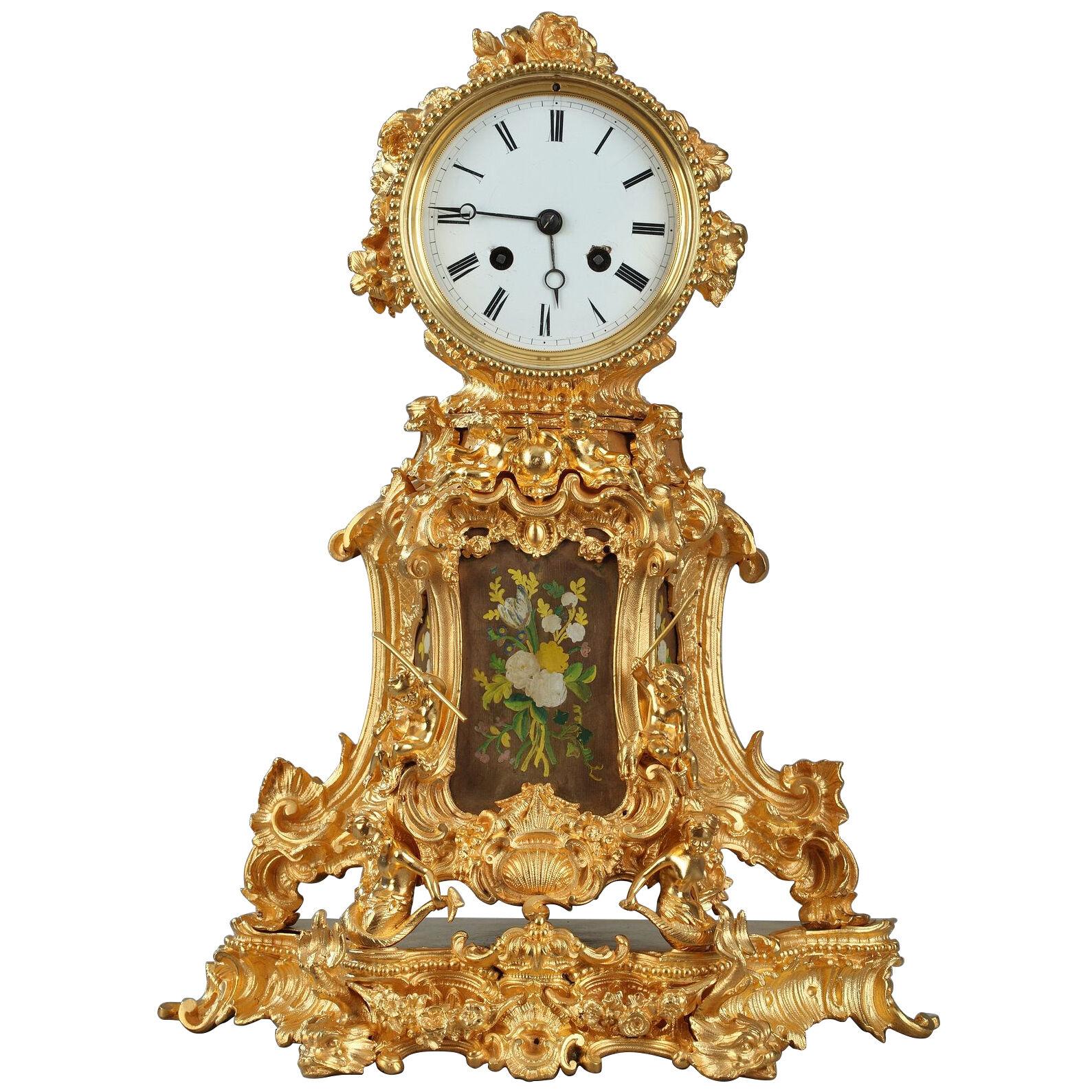 Rocaille mantel clock in gilt bronze